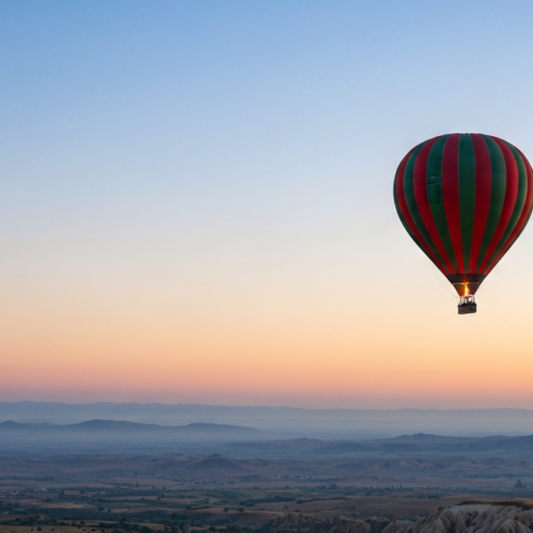 Sennik o lataniu – poznaj znaczenie tego niezwykłego snu